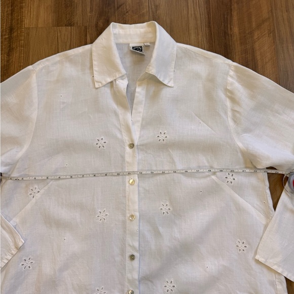 Johnny Was Vintage White Collared Linen Shirt with Floral Details, Size L - Picture 13 of 16